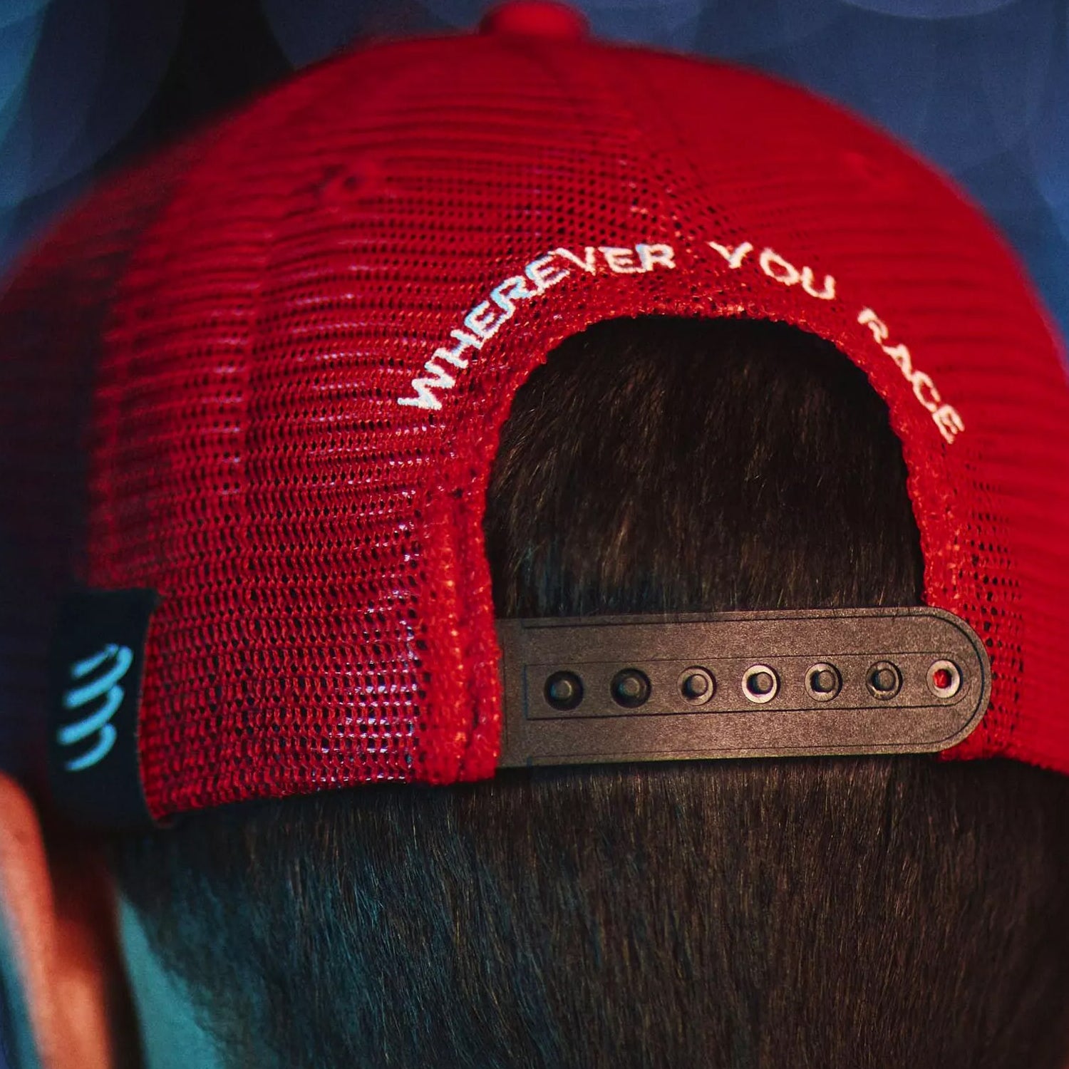 Gorra Trucker Compressport Rojo/Blanco | Protección Solar y Estilo Deportivo