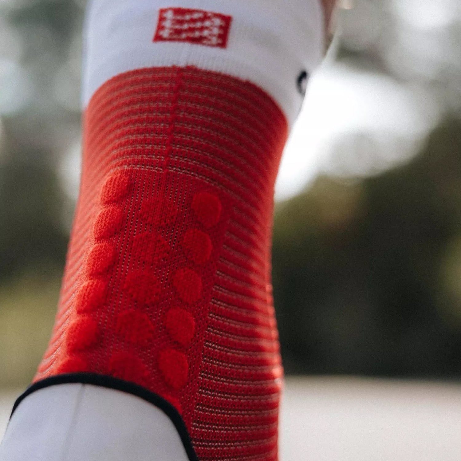 Calcetines de Alto Rendimiento v4.0 – Rojo Blanco | Comodidad, Ventilación y Protección Antiampollas